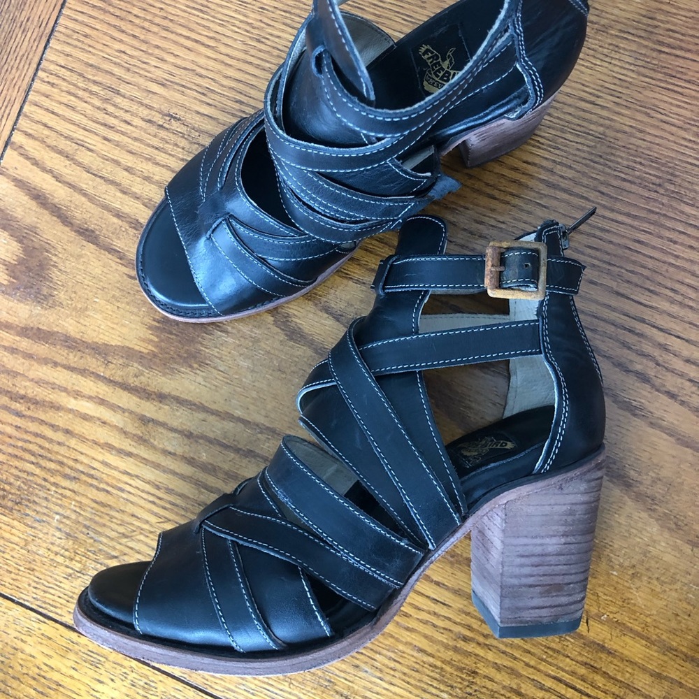 NEW Gorgeous Freebird Claw Sandals, Black, 9